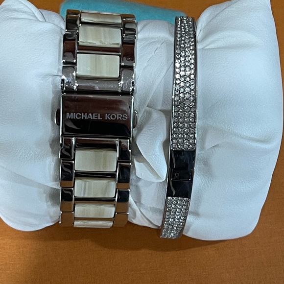 Michael Kors Watch - Picture 4 of 6